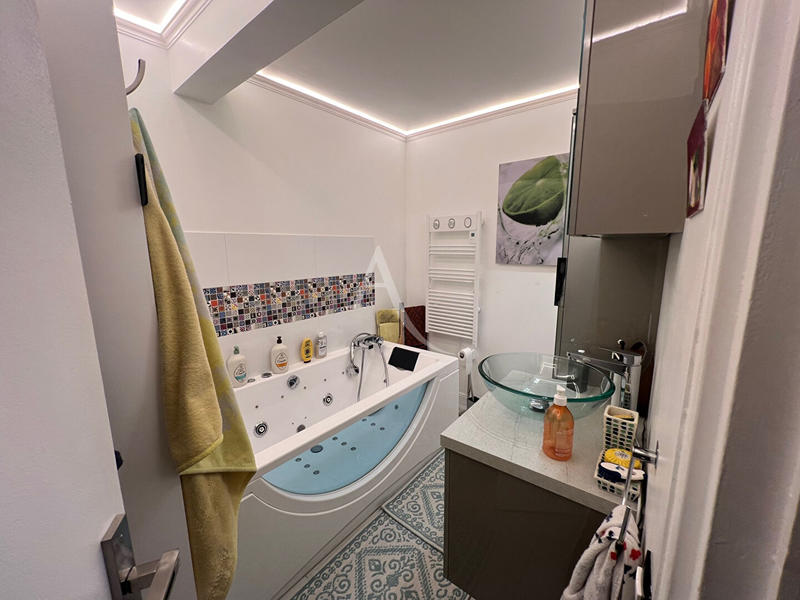 Appartement - 90 m² - 3 pièces