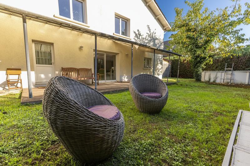 Maison - 260 m² - 8 pièces