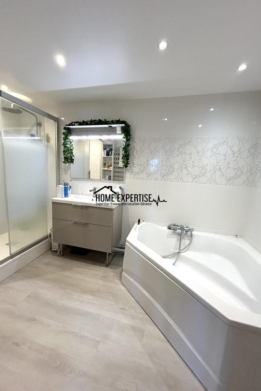 Appartement - 102 m² - 4 pièces