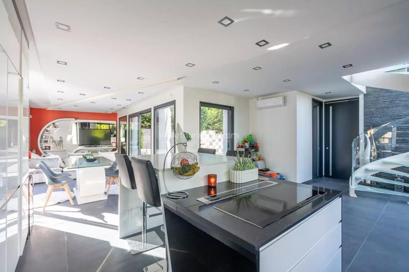 Maison - 145 m² - 5 pièces