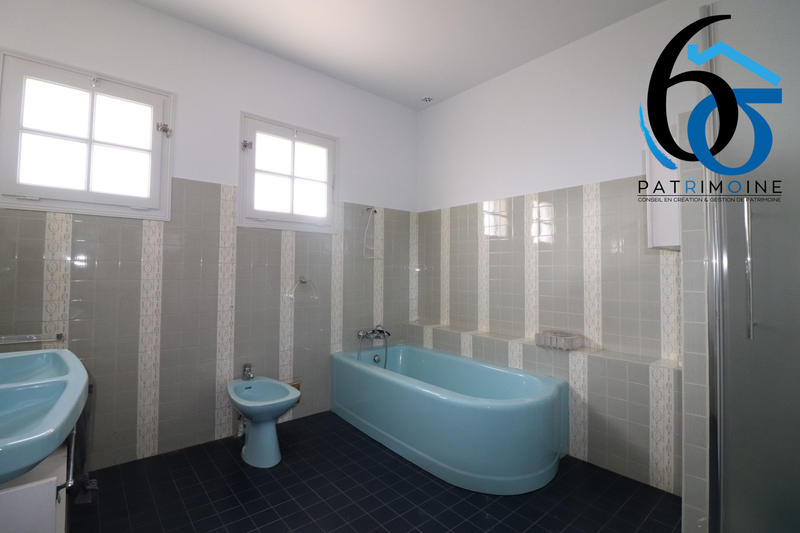 Maison - 218 m² - 7 pièces