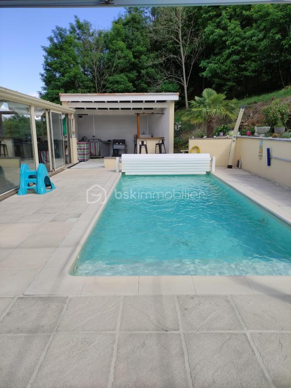 Maison - 216 m² - 7 pièces