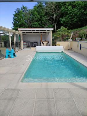 Maison - 216 m² - 7 pièces