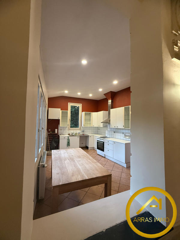 Maison - 209 m² - 9 pièces