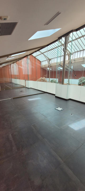 Bureau - 609 m²