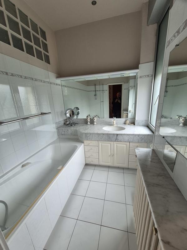 Maison - 442 m² - 13 pièces