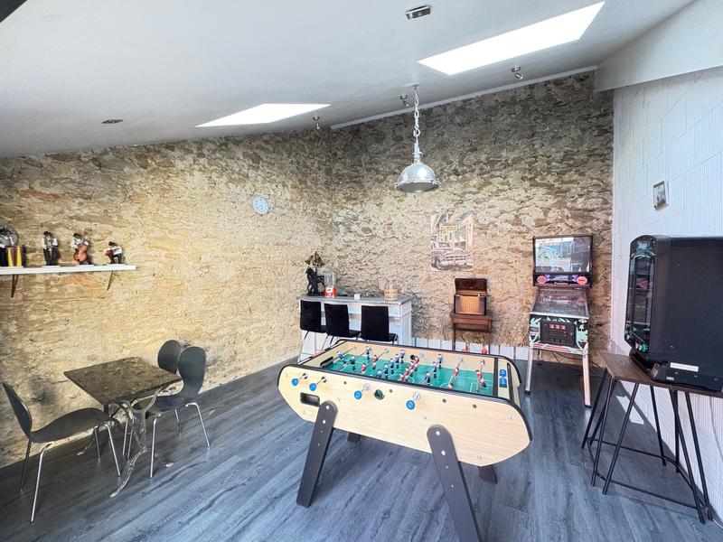 Demeure - 221 m² - 7 pièces