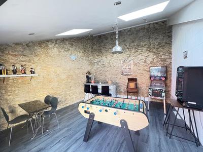 Demeure - 221 m² - 7 pièces