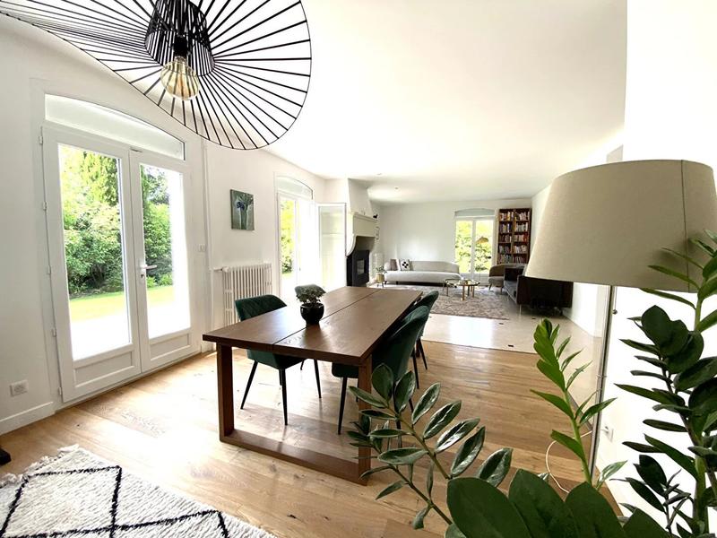 Maison - 305 m² - 6 pièces