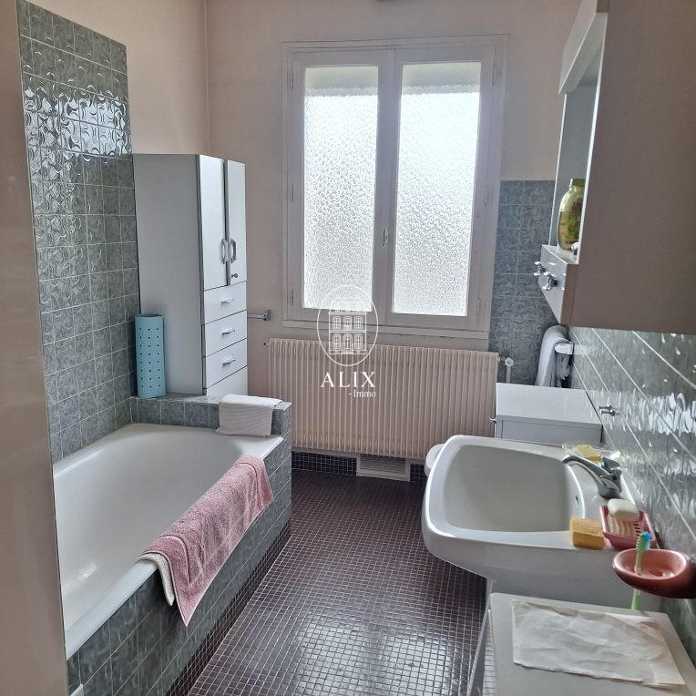 Maison - 150 m² - 8 pièces