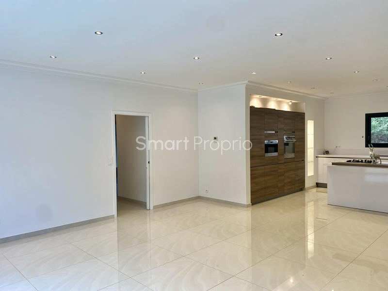 Propriété - 250 m² - 6 pièces