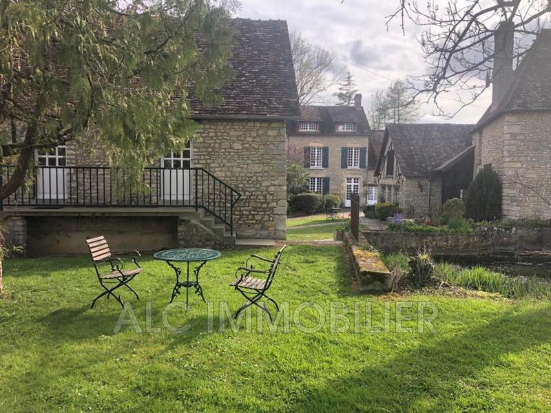 Propriété - 533 m² - 14 pièces