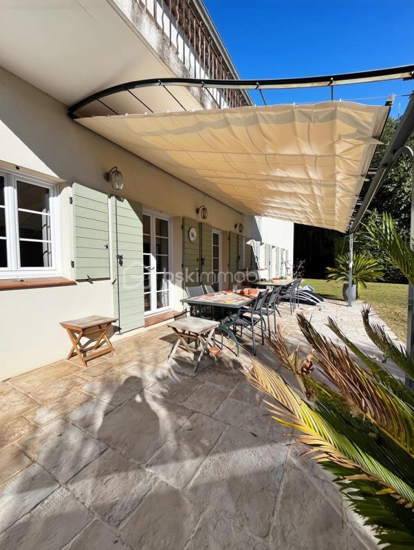 Villa - 433 m² - 12 pièces