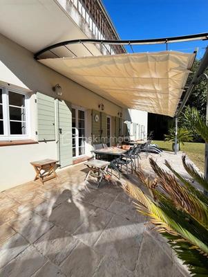 Villa - 433 m² - 12 pièces