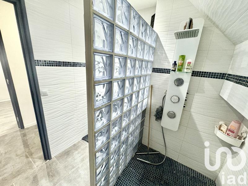 Maison - 137 m² - 8 pièces