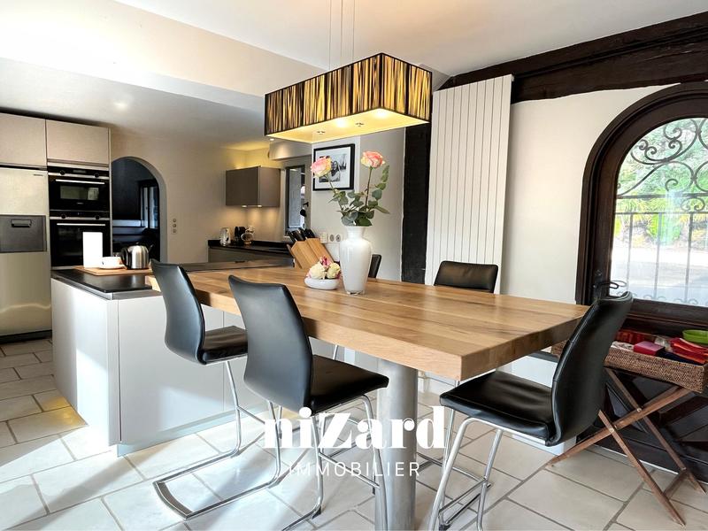 Propriété - 500 m² - 13 pièces