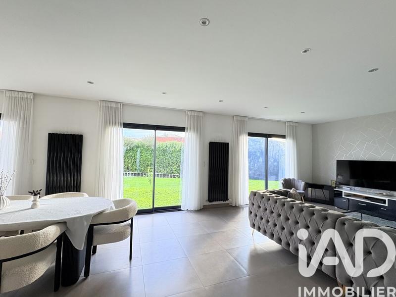 Maison - 176 m² - 8 pièces