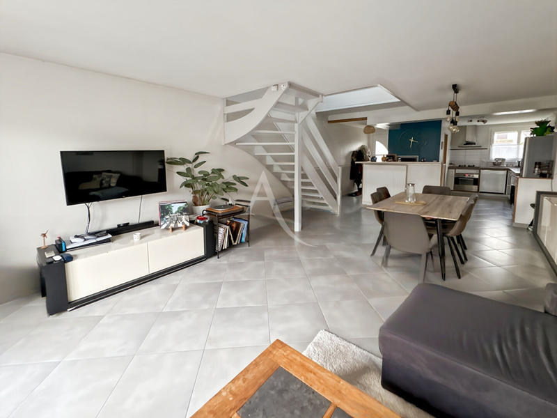 Maison - 93 m² - 5 pièces