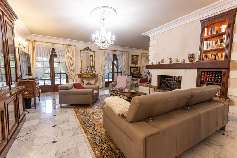 Maison - 280 m² - 7 pièces