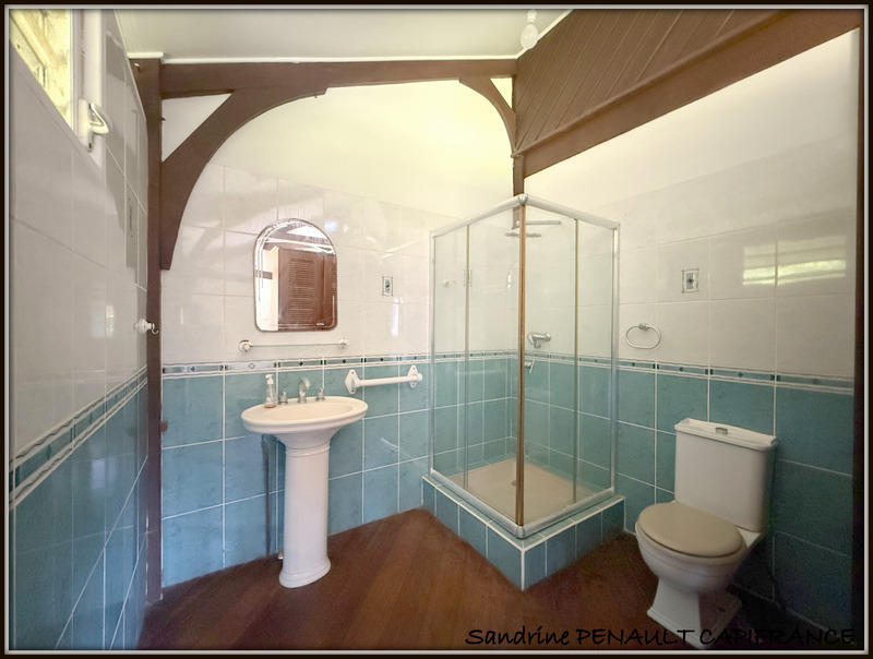 Maison de bois - 268 m² - 5 pièces