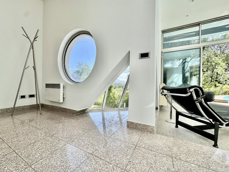 Maison - 346 m² - 6 pièces