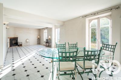 Maison - 245 m² - 9 pièces