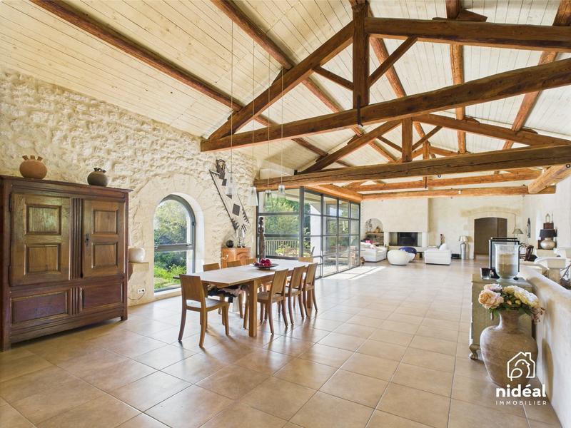 Mas - 350 m² - 13 pièces