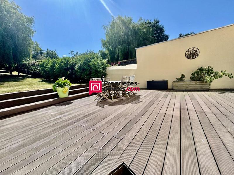 Maison - 246 m² - 9 pièces