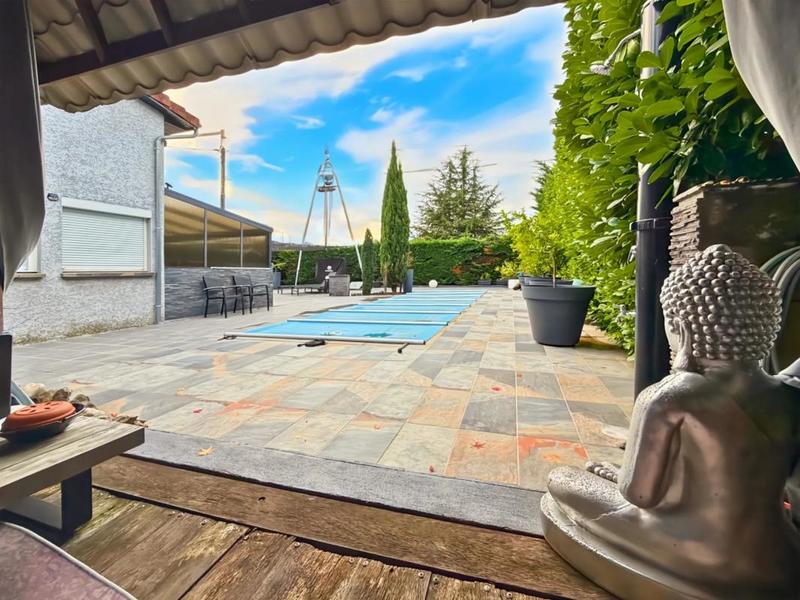 Maison - 230 m² - 6 pièces