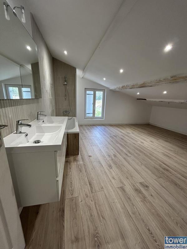 Maison - 206 m² - 6 pièces