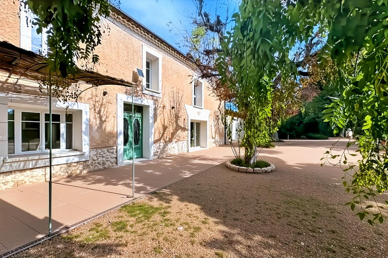 Propriété - 260 m² - 9 pièces