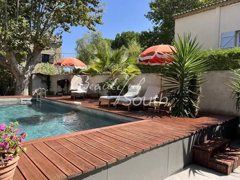 Mas - 403 m² - 8 pièces