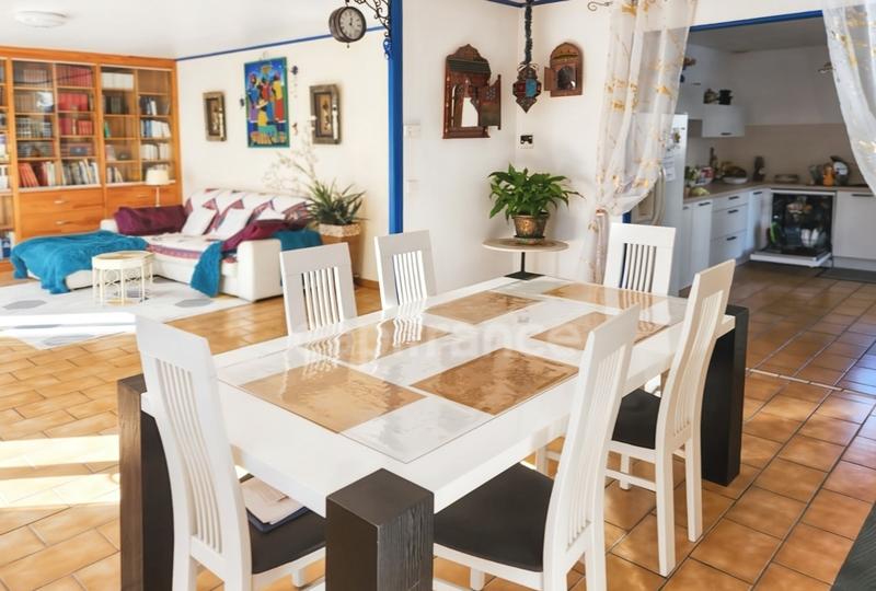 Maison - 236 m² - 10 pièces