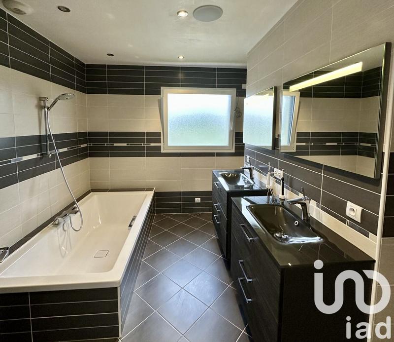 Maison - 190 m² - 7 pièces