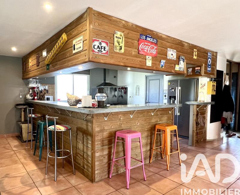 Maison - 270 m² - 8 pièces