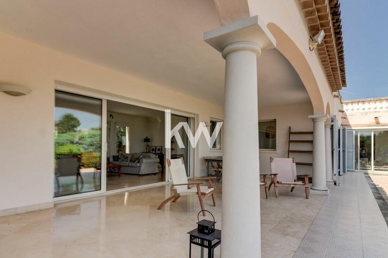 Maison - 225 m² - 8 pièces