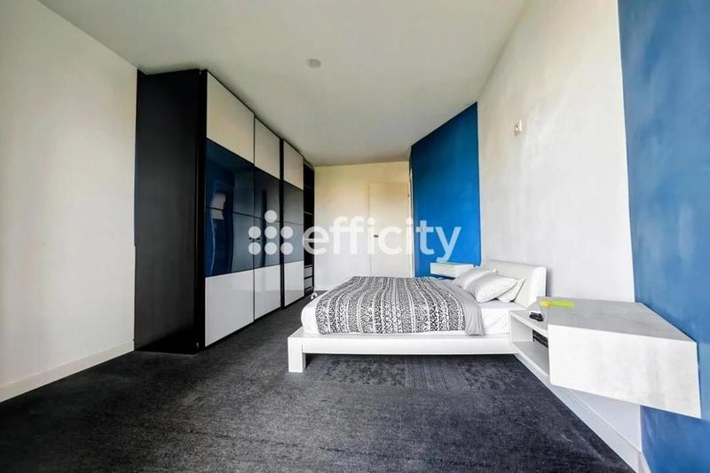 Appartement - 92 m² - 4 pièces