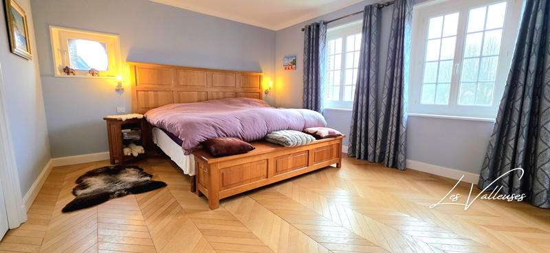 Maison - 300 m² - 8 pièces