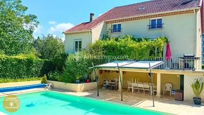 Maison - 202 m² - 7 pièces