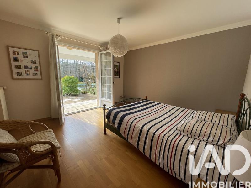 Maison - 222 m² - 9 pièces