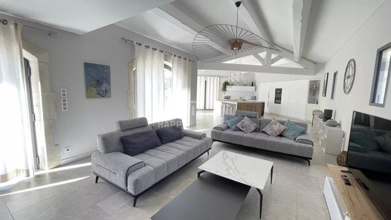 Maison - 222 m² - 7 pièces