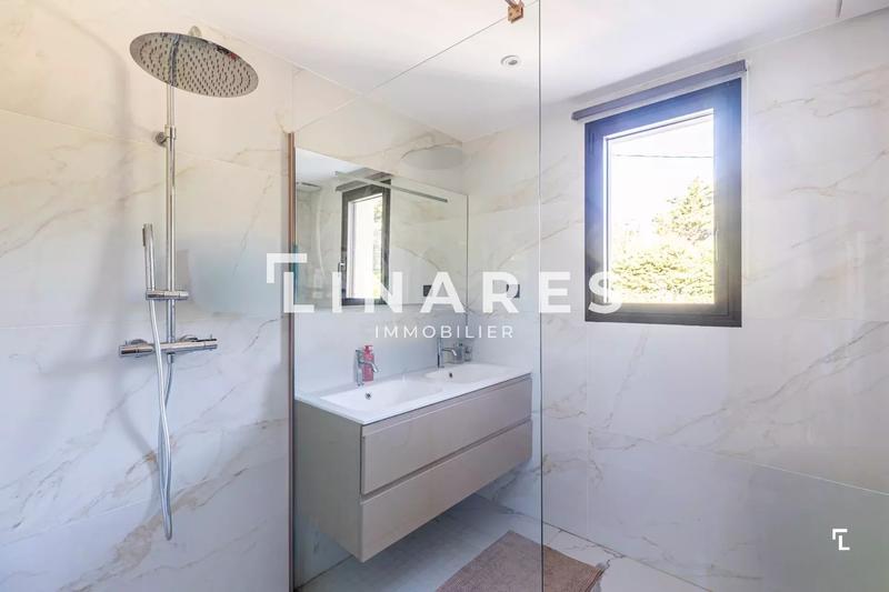 Villa - 242 m² - 5 pièces
