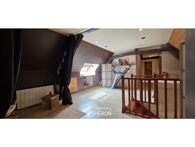 Maison - 217 m² - 6 pièces