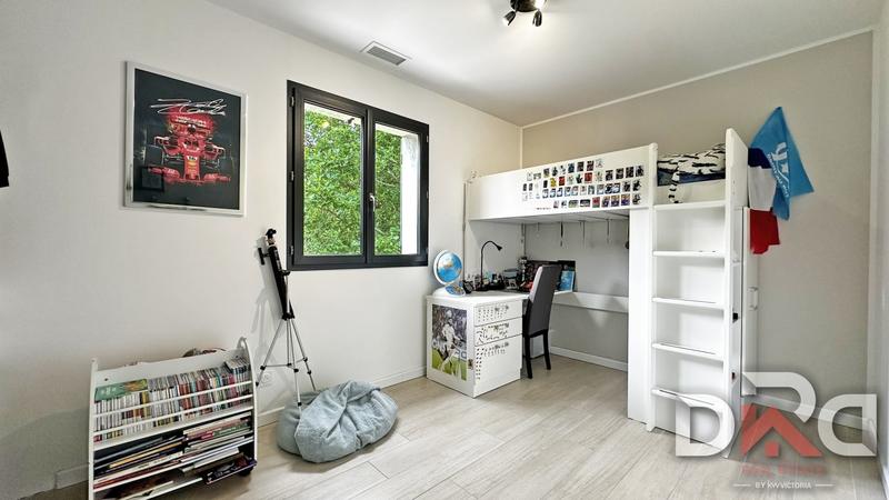 Maison - 205 m² - 8 pièces