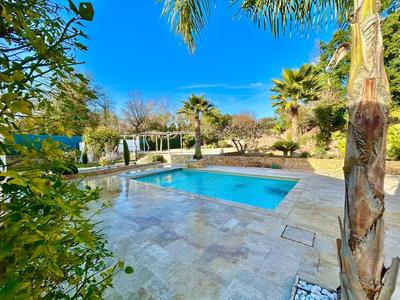 Maison - 687 m² - 12 pièces