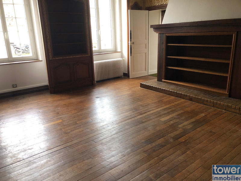 Propriété - 995 m² - 10 pièces