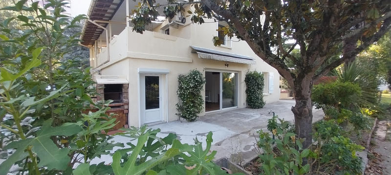 Immeuble - 218 m² - 8 pièces