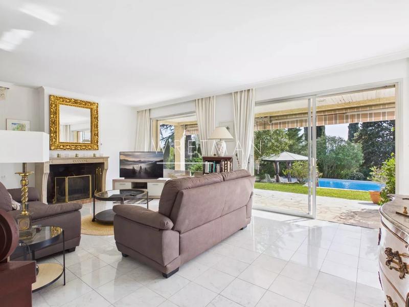 Villa - 219 m² - 5 pièces