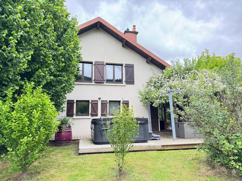 Maison - 210 m² - 7 pièces