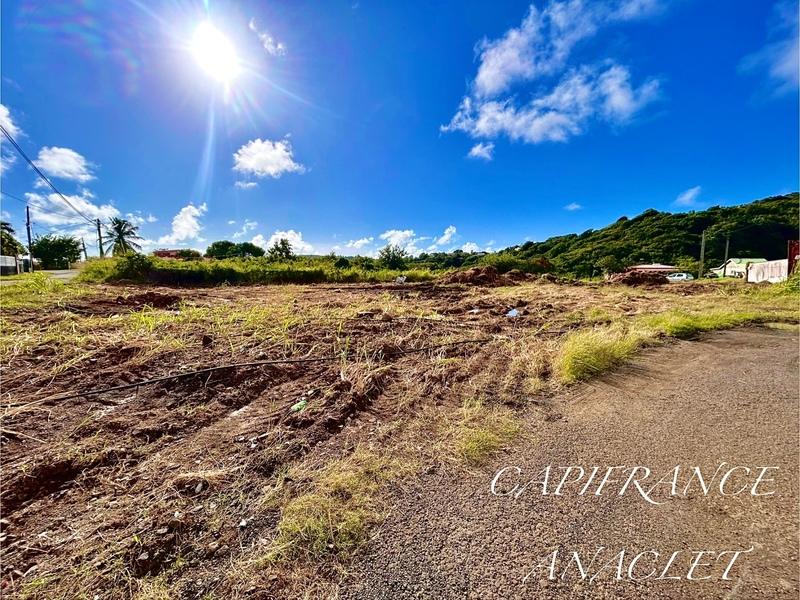 Terrain constructible - 698 m²